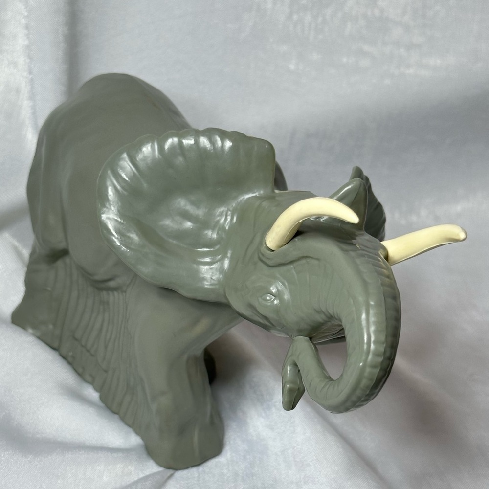 Vintages Avon magestic elephant after shave